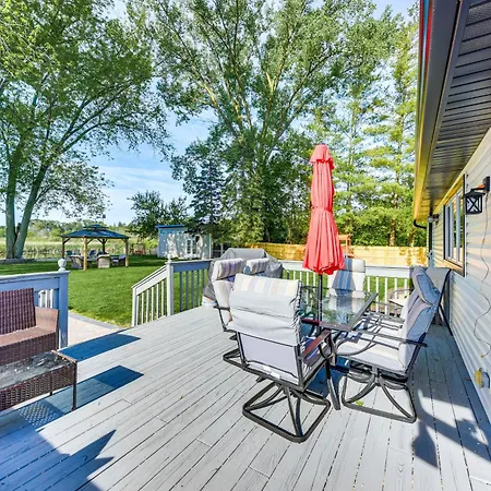 Lakefront Antioch Home With Dock, Kayaks And Game Room